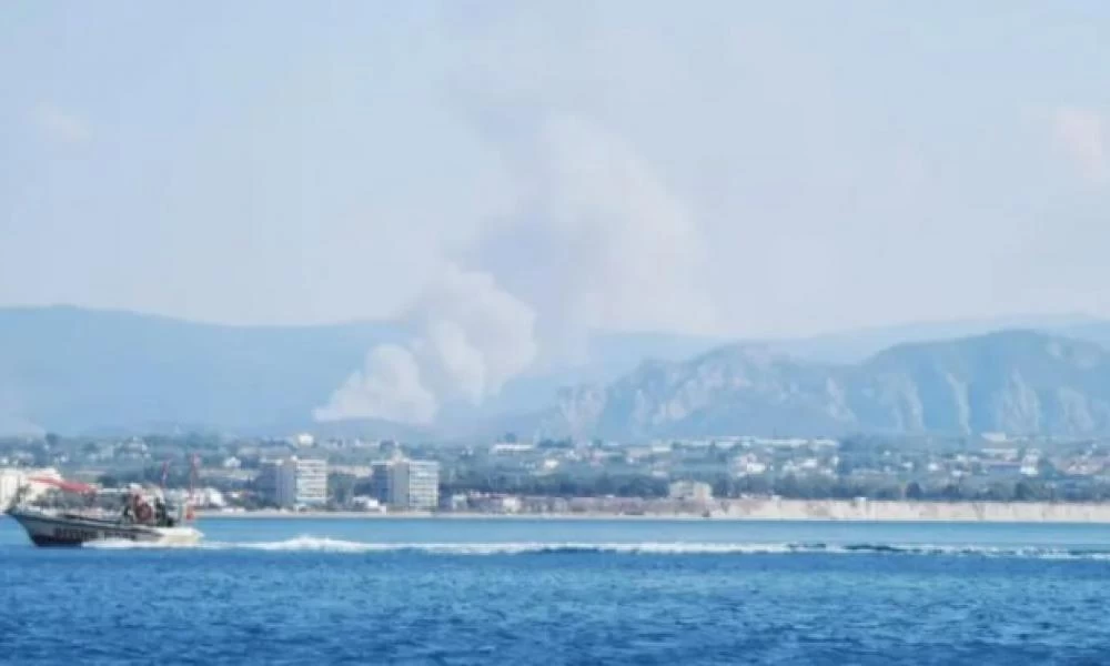 Μεγάλη φωτιά σε δασική περιοχή στην Κόρινθο - Εκκενώθηκε η περιοχή Ρυτό